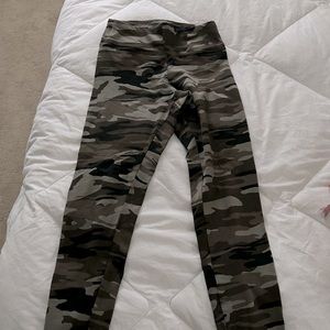 NWOT Express camo leggings size Large